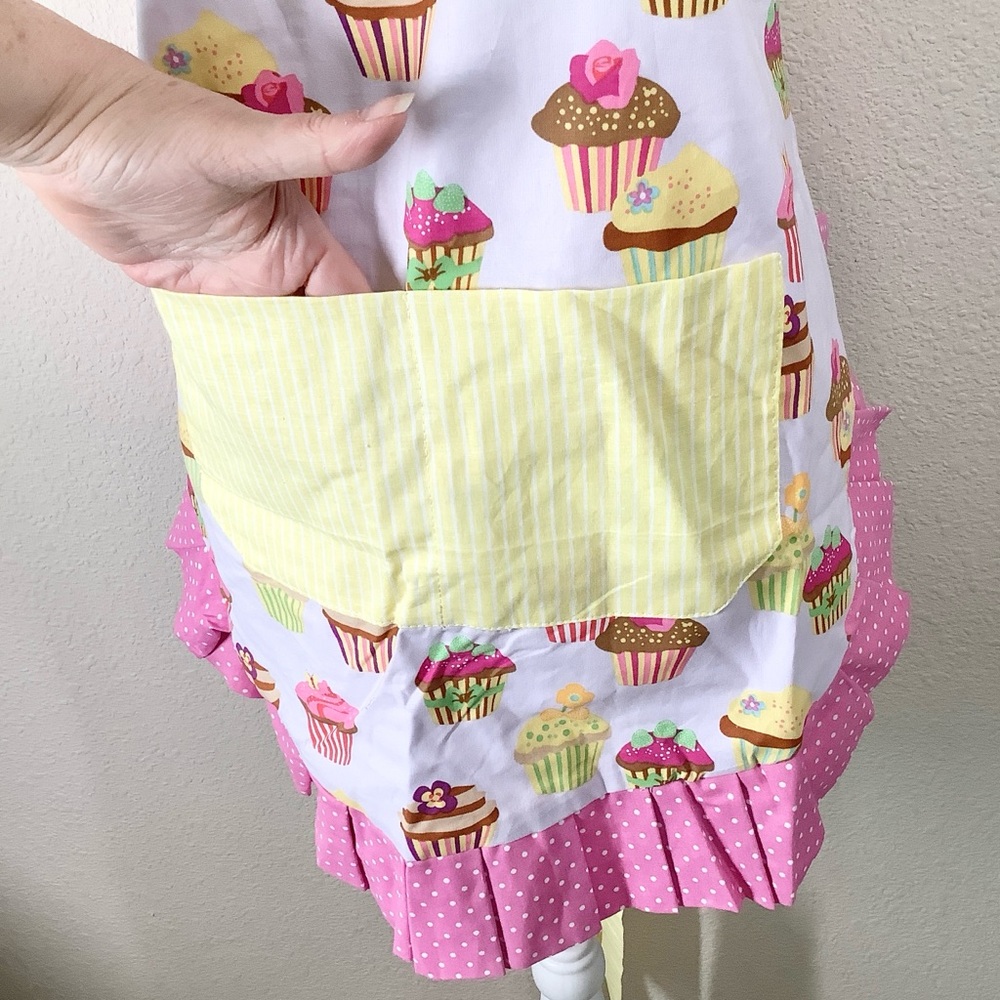 FLIRTY APRONS Novelty Cupcake Print Apron Ruffle Pockets Baker Pastry Chef Pink - Picture 4 of 9